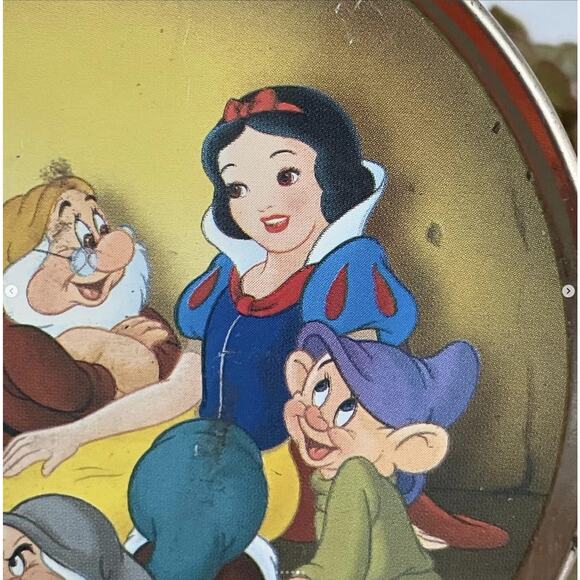 Vintage Walt Disney Snow White Seven Dwarfs Round Candy Tin Litho Great Britain - Picture 5 of 6